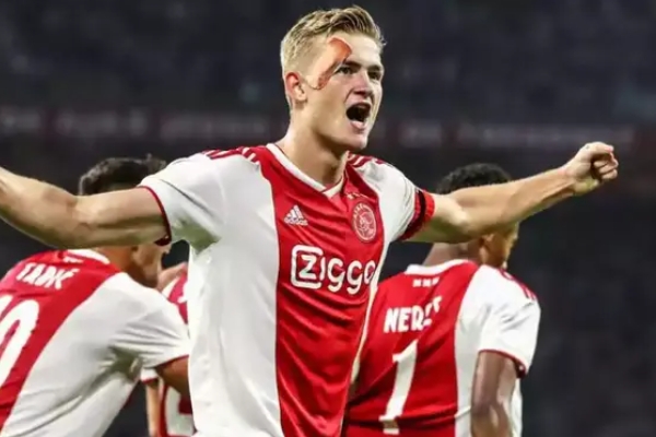 阿贾克斯青训培养过哪些足球巨星？