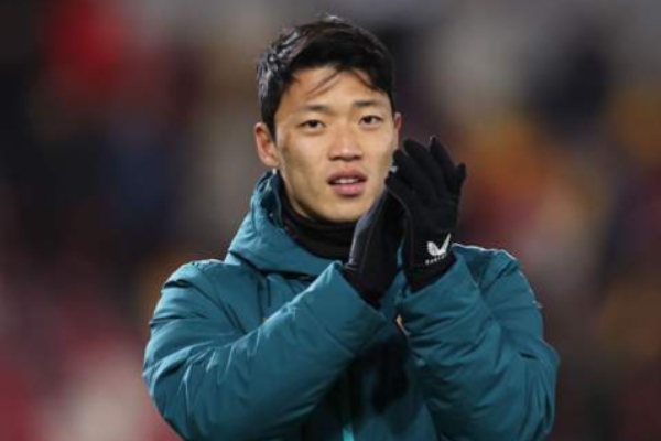 黄喜灿双响受伤后坚称伤势不大