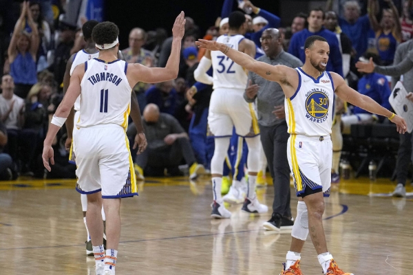 勇士对阵热火！库里、克莱领衔首发阵容迎战激战