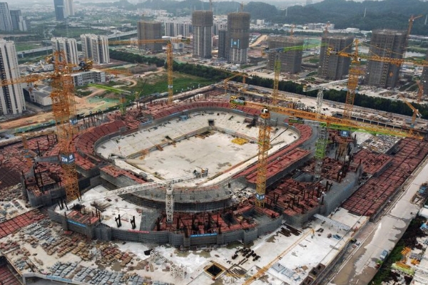 恒大足球场的建设进度如何？