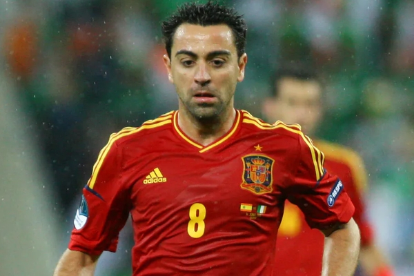 哈维是西班牙足球史上最佳后腰吗？