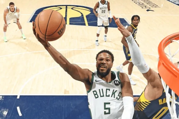 比斯利与沃克本赛季三分命中率全联盟前列攻击威力惊人