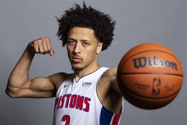 活塞新秀康宁汉姆左膝扭伤本场比赛无缘回归