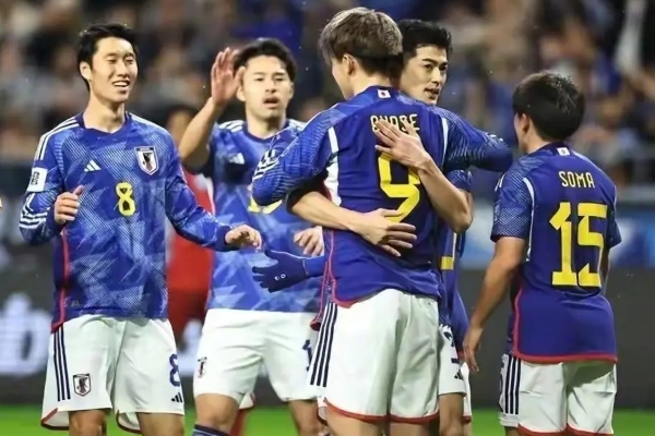 日本队历史性连胜10场！6-1横扫约旦