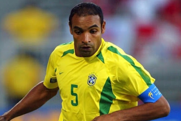 埃莫森是哪个国家的足球运动员？