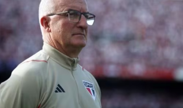 巴西国家队官宣61岁多里瓦尔儒尼奥尔正式执教球队