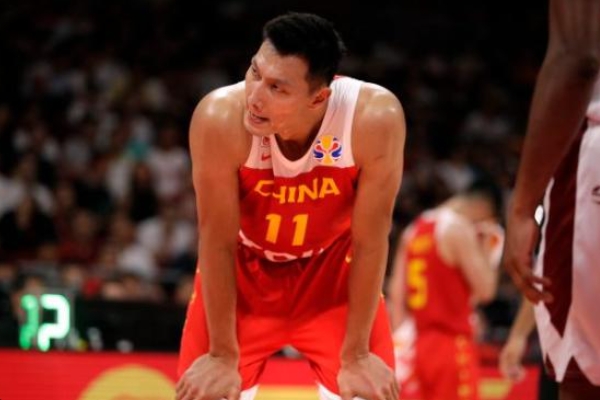 易建联什么时候开始打篮球？