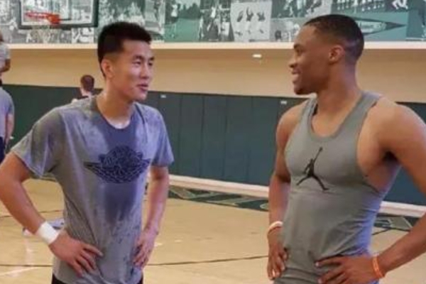 郭艾伦的身高为什么会缩水？