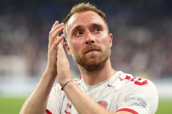 埃里克森是丹麦足球的哪位传奇？