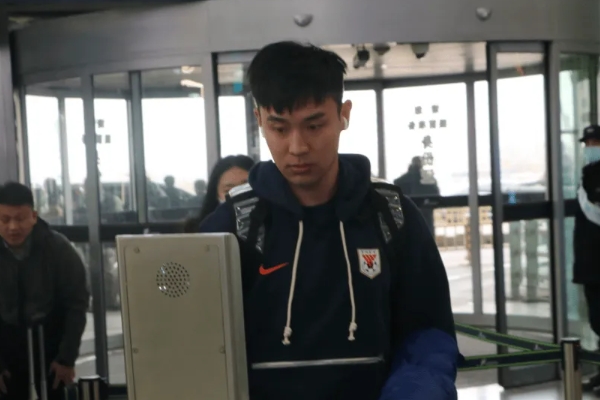 吴兴涵回归泰山队参与冬训