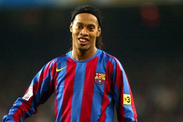 罗纳尔迪尼奥的足球生涯有哪些辉煌？