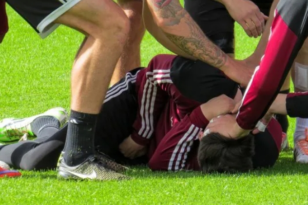 保罗·乔治断腿受伤了多久？