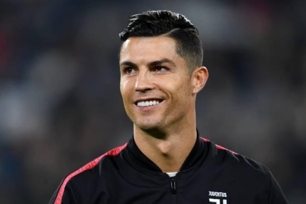 最帅的足球运动员有哪些？