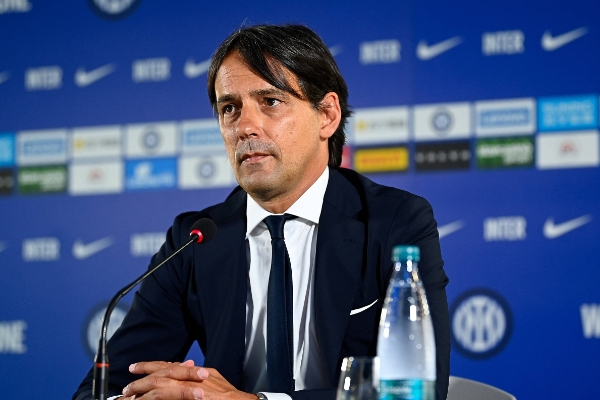 国米3-0轻取拉齐奥后小因扎吉欣赏球队表现