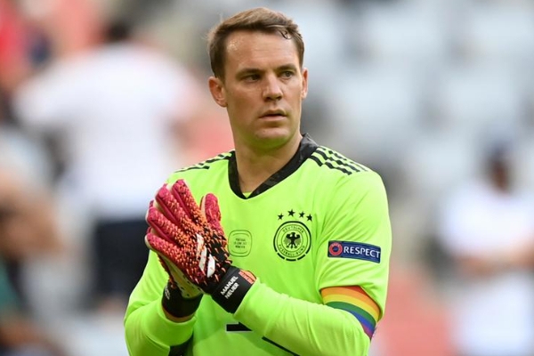 诺伊尔是哪个国籍的足球运动员？