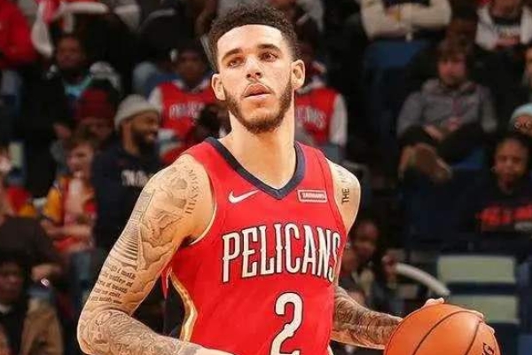 黄蜂与活塞上半场战至平局