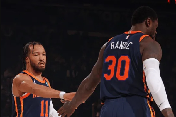 掘金客场首节21-33落后尼克斯