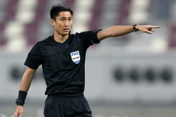 足球裁判怎样才能执裁世界杯？