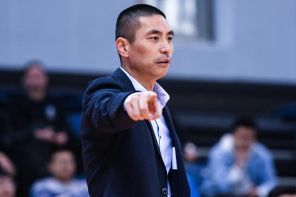 朱世龙主教练是谁？