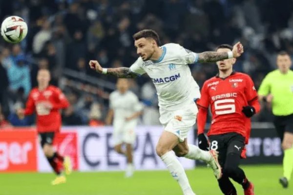 法甲马赛考虑解雇右翼卫克劳斯但球员表态不愿离队