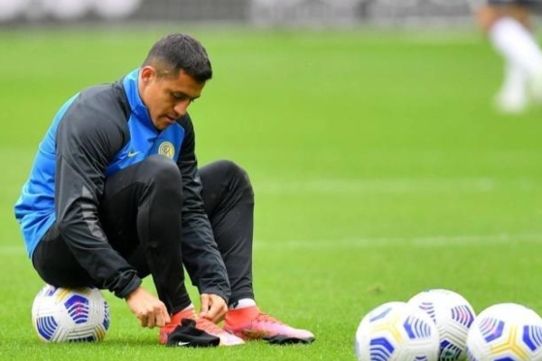 桑切斯在巴塞罗那效力了多久？