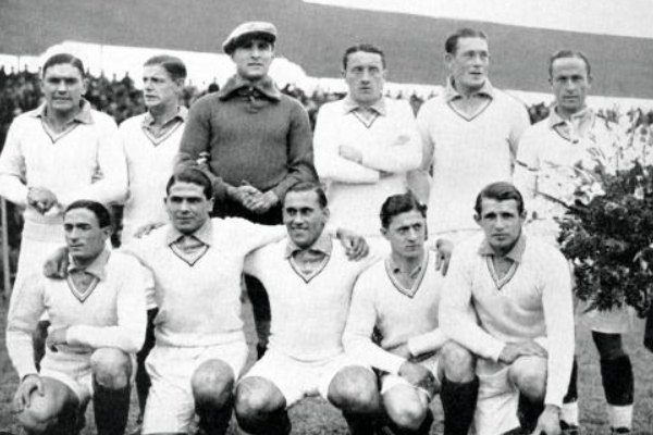 首届世界杯金靴奖获得者是谁？