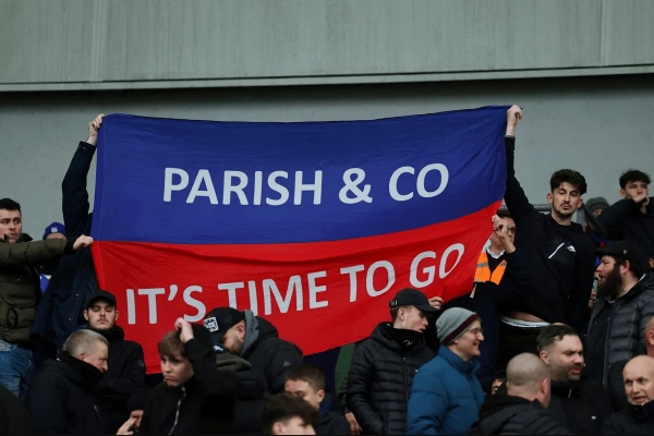 水晶宫惨败布莱顿后球迷呼吁霍奇森下课