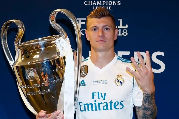 克罗斯在皇马的成就和地位如何？