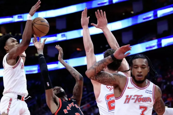 火箭新秀惠特摩尔和汤普森创下生涯新高助球队赢得关键胜利