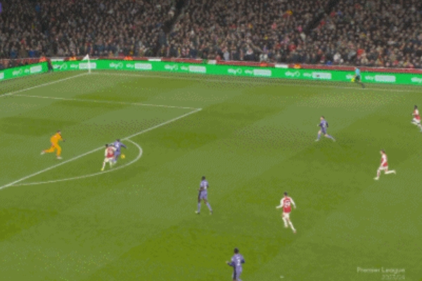 阿森纳逆转利物浦后科纳特跪地泪如雨下