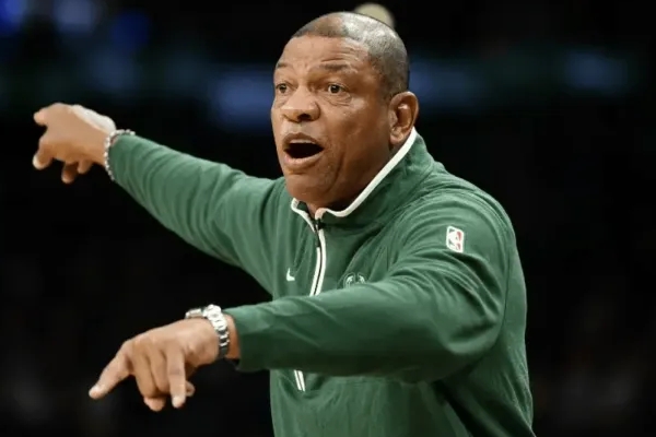 凯尔特人大股东支持里弗斯为雄鹿主帅加油助威