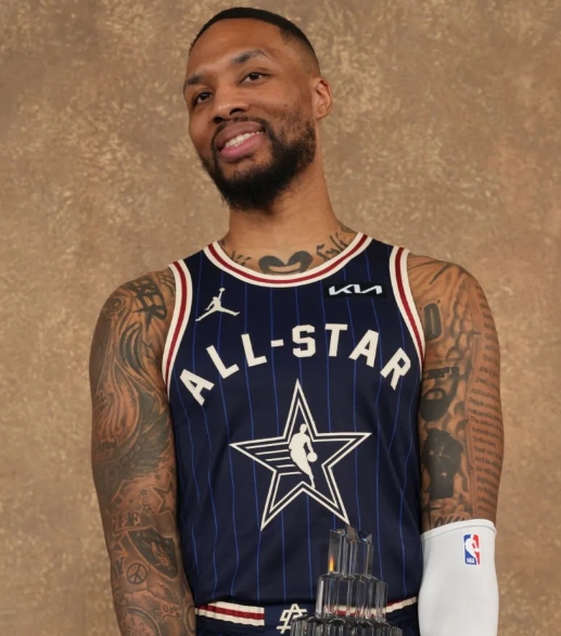 雄鹿球员达米安-利拉德挑选当下最强首发阵容