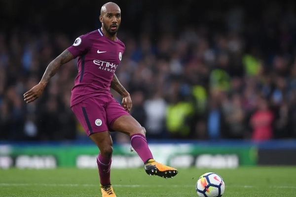 足球高球怎么踢？