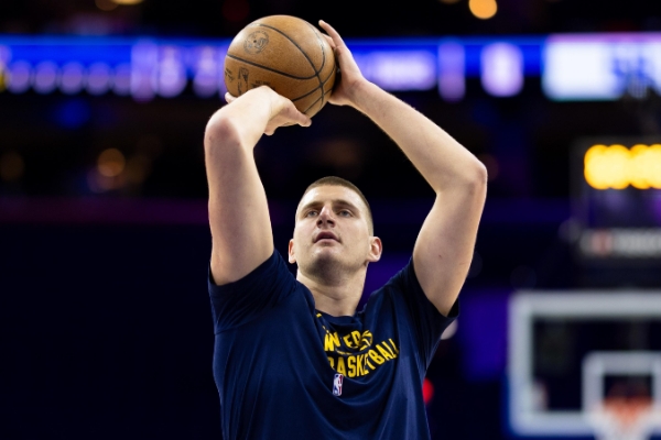 约基奇三双表现助掘金连胜119-103击败勇士