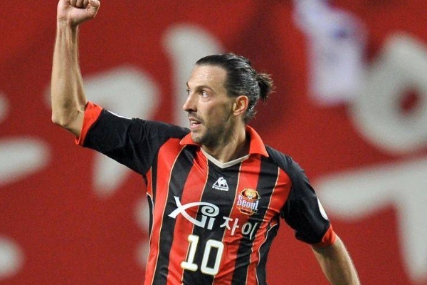 黄善洪临时接任韩国国家队主帅