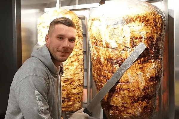 波多尔斯基商业帝国价值飙升至1.775亿英镑