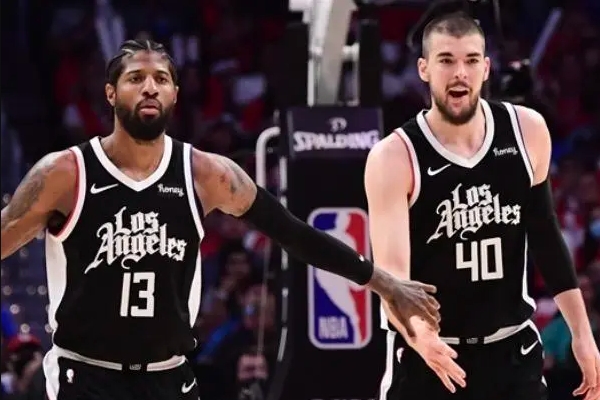 祖巴茨与乔治因伤缺阵快船主场迎战湖人比赛