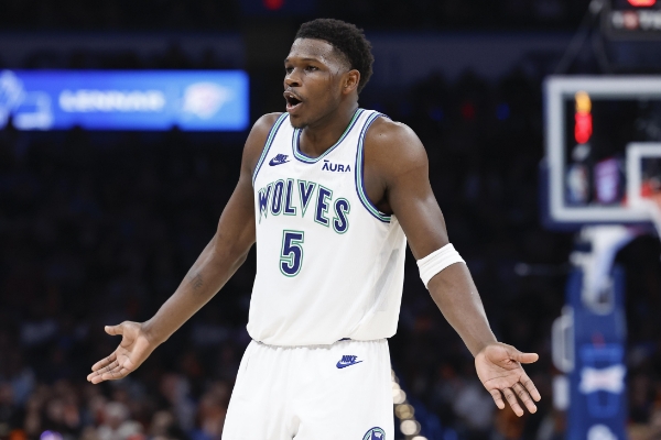 狼群失调：爱德华兹低迷开局致森林狼首节失利