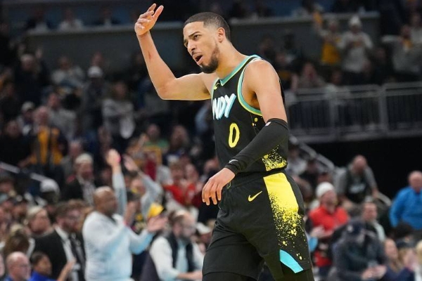 步行者全队出色表现137-120战胜独行侠