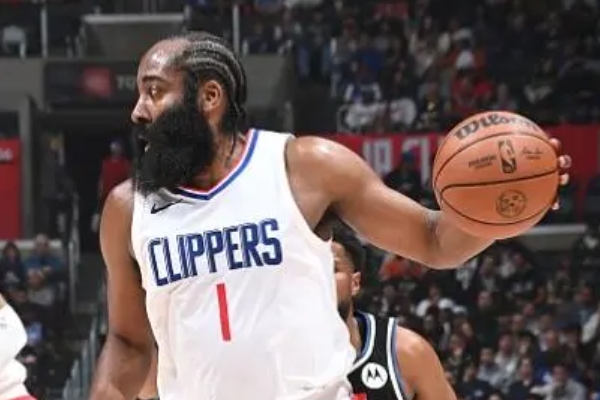 哈登助攻上双但快船124-117遗憾负于雄鹿