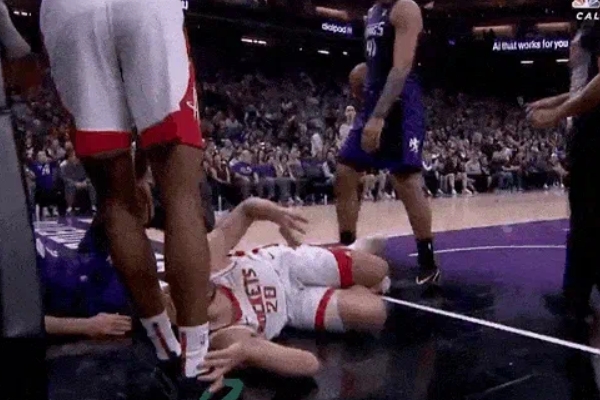 火箭力克国王后申京受伤离场