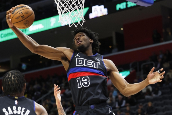 活塞击败黄蜂后杜伦称赞怀斯曼的出色表现