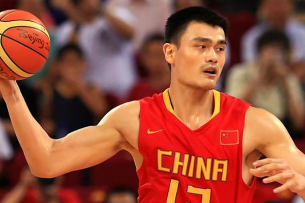 姚明加盟NBA是哪一年？