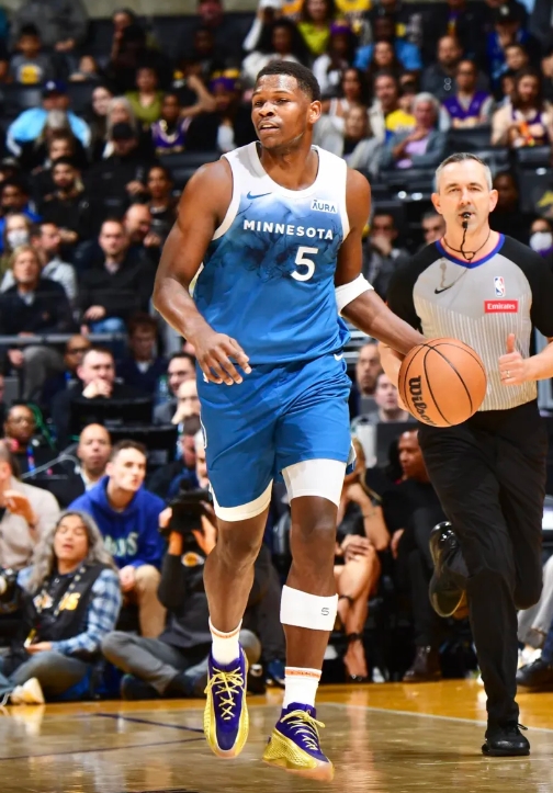 森林狼官方确认戈贝尔、爱德华兹、李凯尔回归战场