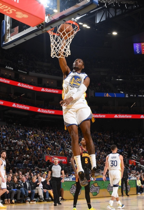 勇士新秀库明表现抢眼砍下16分