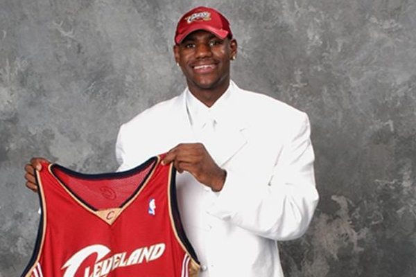 詹姆斯选秀被哪个队选中了?