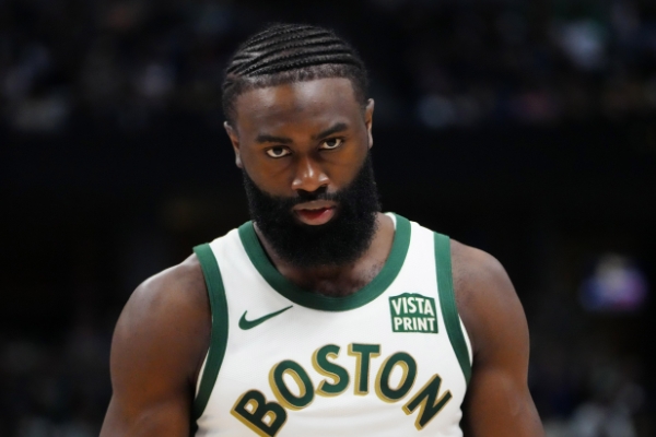 杰伦-布朗再度燃爆赛场助凯尔特人战胜太阳