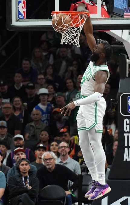 杰伦-布朗狂飙37分助凯尔特人乘胜追击击败太阳