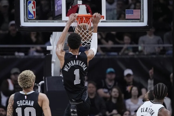 维克托-文班亚马全场狂砍33+16+7+7帽助马刺加时战胜篮网