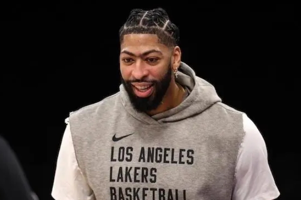 湖人主力安东尼-戴维斯或因眼部受伤缺席明日比赛